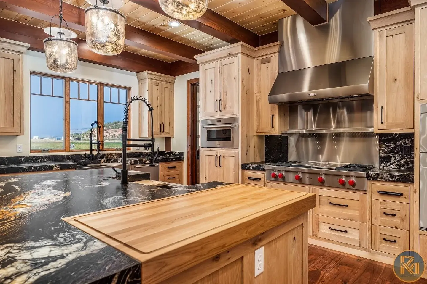 Absolute gem of a property I recently shot and edited! Some of my best/favorite photos I have ever produced. Thanks @adobekanab and @meghangobin for the trust in shooting this property and contribute to the marketing!