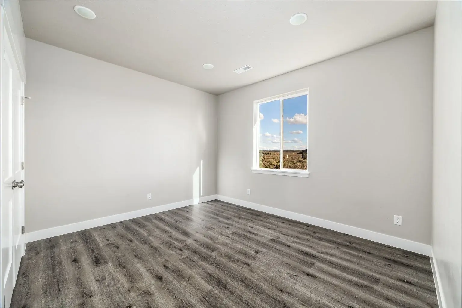 Original room, comparison 10: Bedroom, reverse view