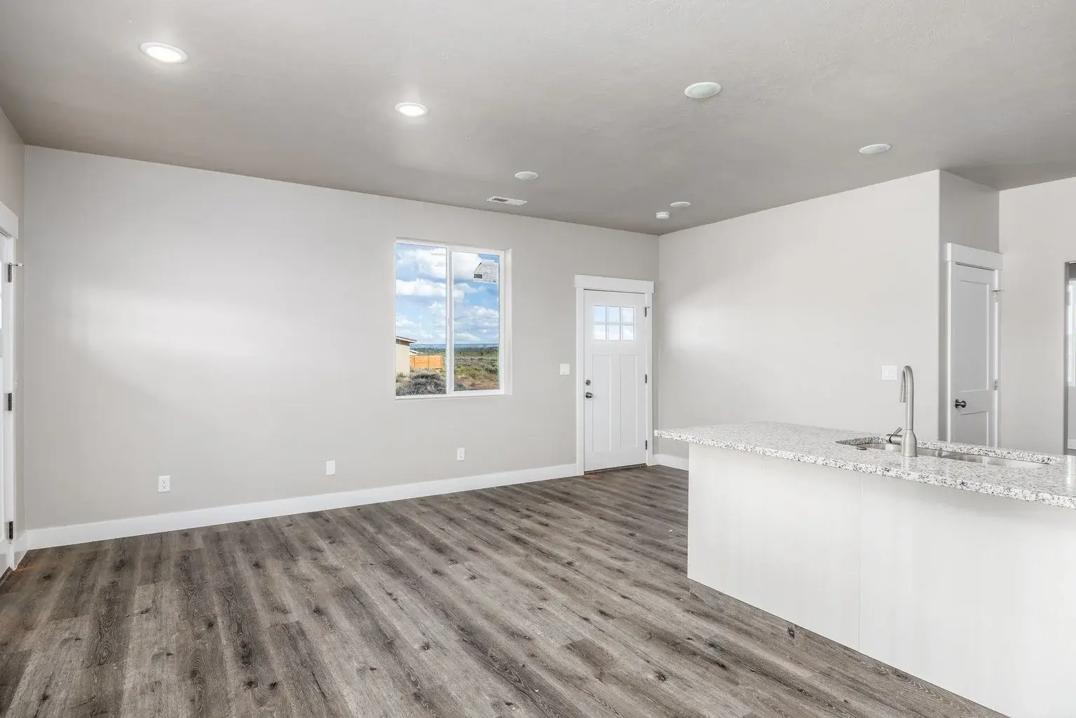 Original room, comparison 02: Living area and kitchen
