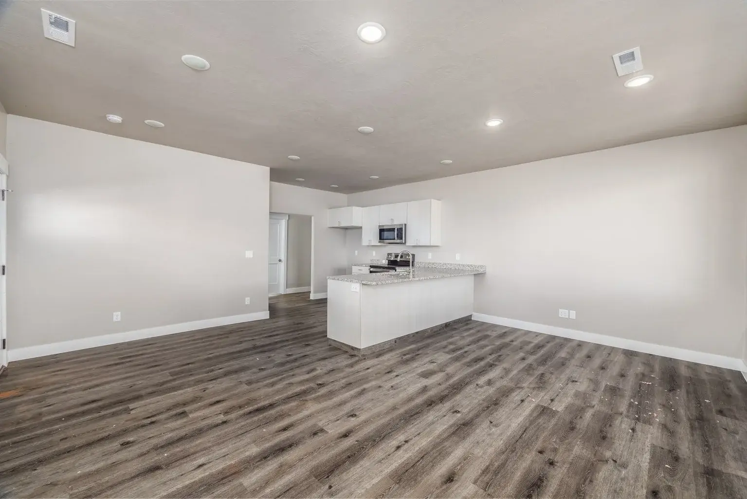 Original room, comparison 01: Open living and dining