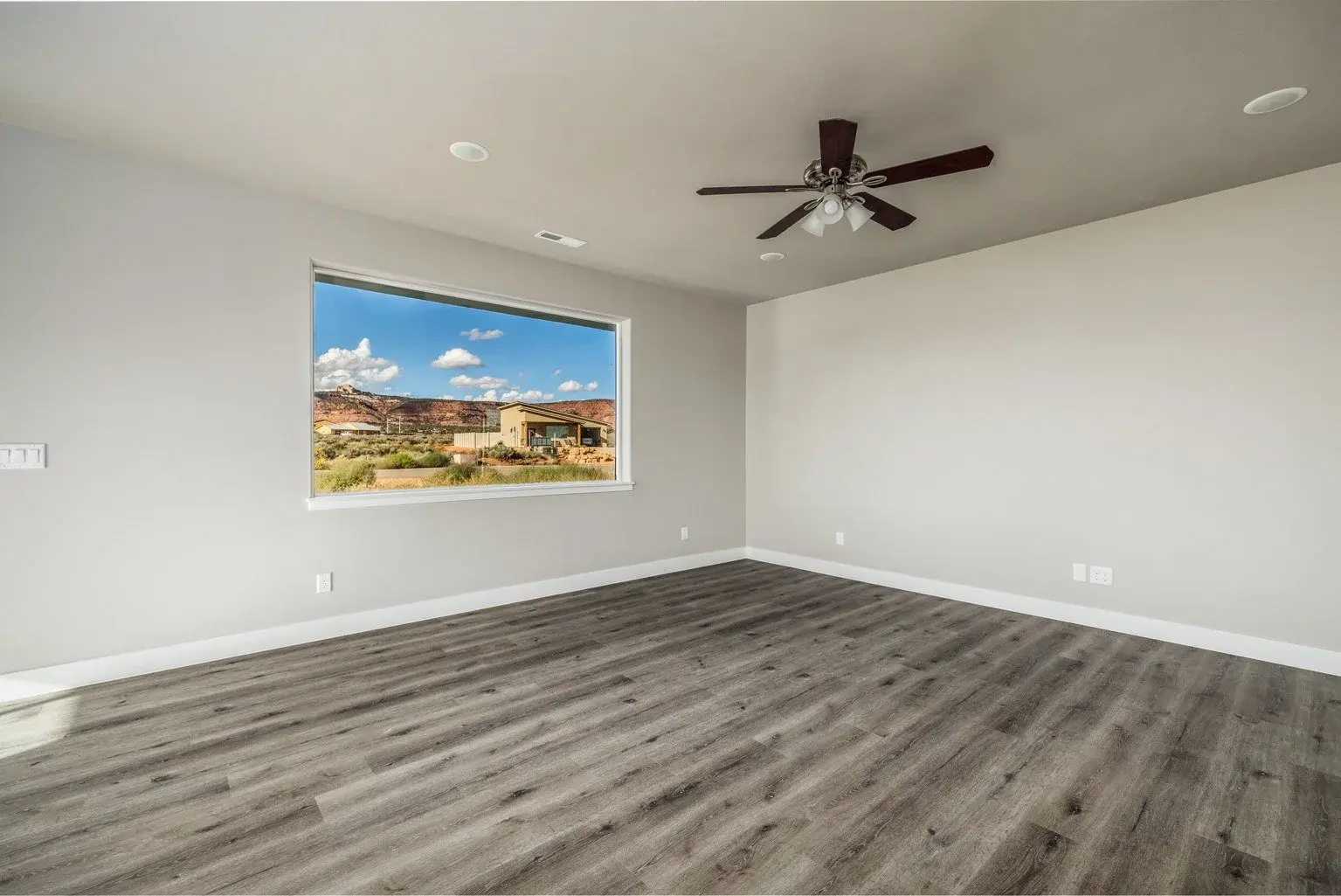 Original room, comparison 12: Living room, alternate view