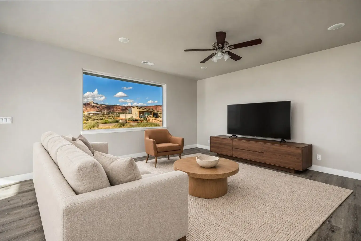 Virtually staged room, comparison 12: Living room, alternate view